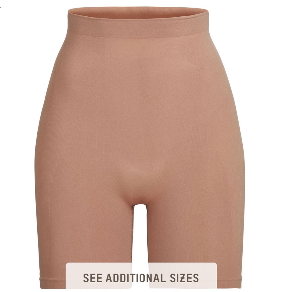 SKIMS Sculpting Short Mid Thigh in Sienna S/M - Picture 4 of 8